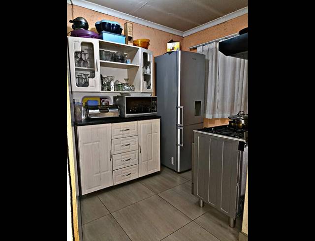 4 BEDROOM HOUSE FOR SALE IN PHILLIP NEL PARK